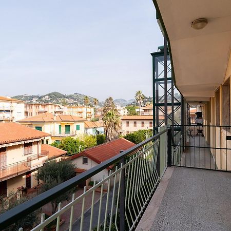 Casa Silvia - Central - Terrace - Wifi Bordighera Exteriör bild