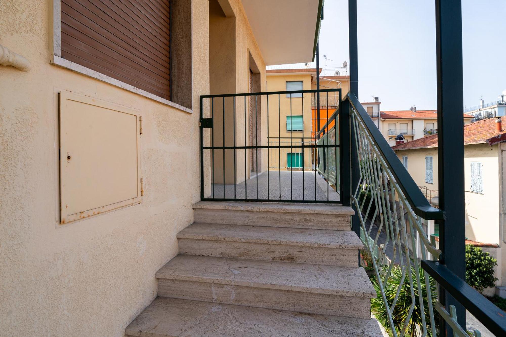 Casa Silvia - Central - Terrace - Wifi Bordighera Exteriör bild