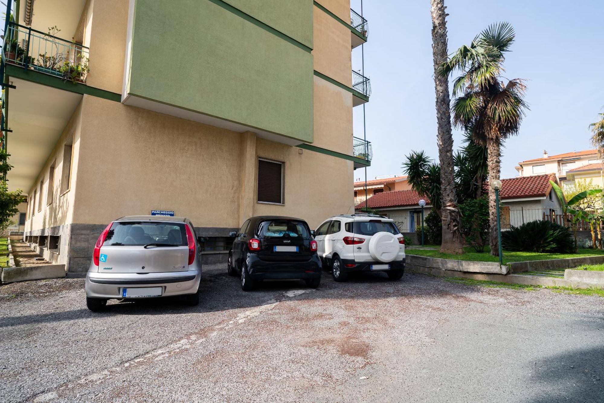 Casa Silvia - Central - Terrace - Wifi Bordighera Exteriör bild