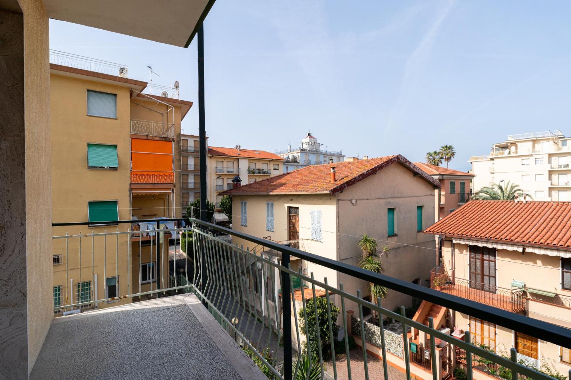 Casa Silvia - Central - Terrace - Wifi Bordighera Exteriör bild